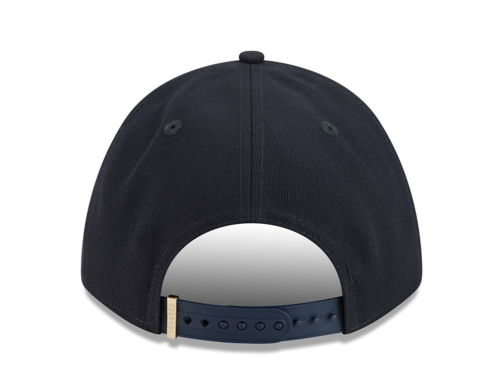 New Era New York Yankees Emblem Navy Prime 9Forty A Frame M Crown Snapback Cap