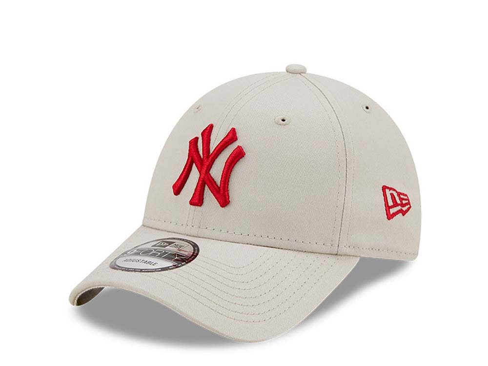 New Era New York Yankees League Essential Beige 9Forty Strapback Cap