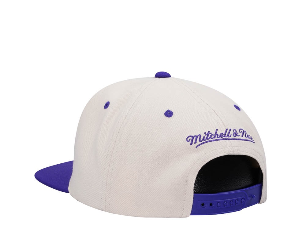 Mitchell & Ness Milwaukee Bucks Sail Off White Two Tone Snapback Cap