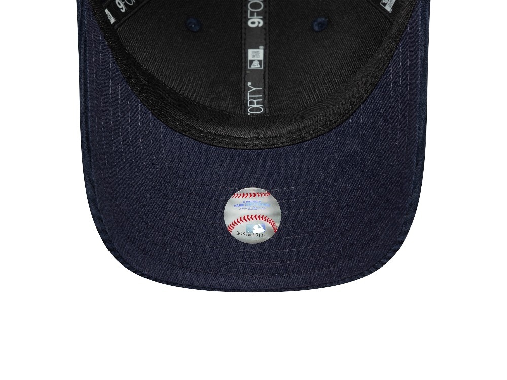New Era New York Yankees Navy Corduroy 9Forty M Crown Snapback Cap
