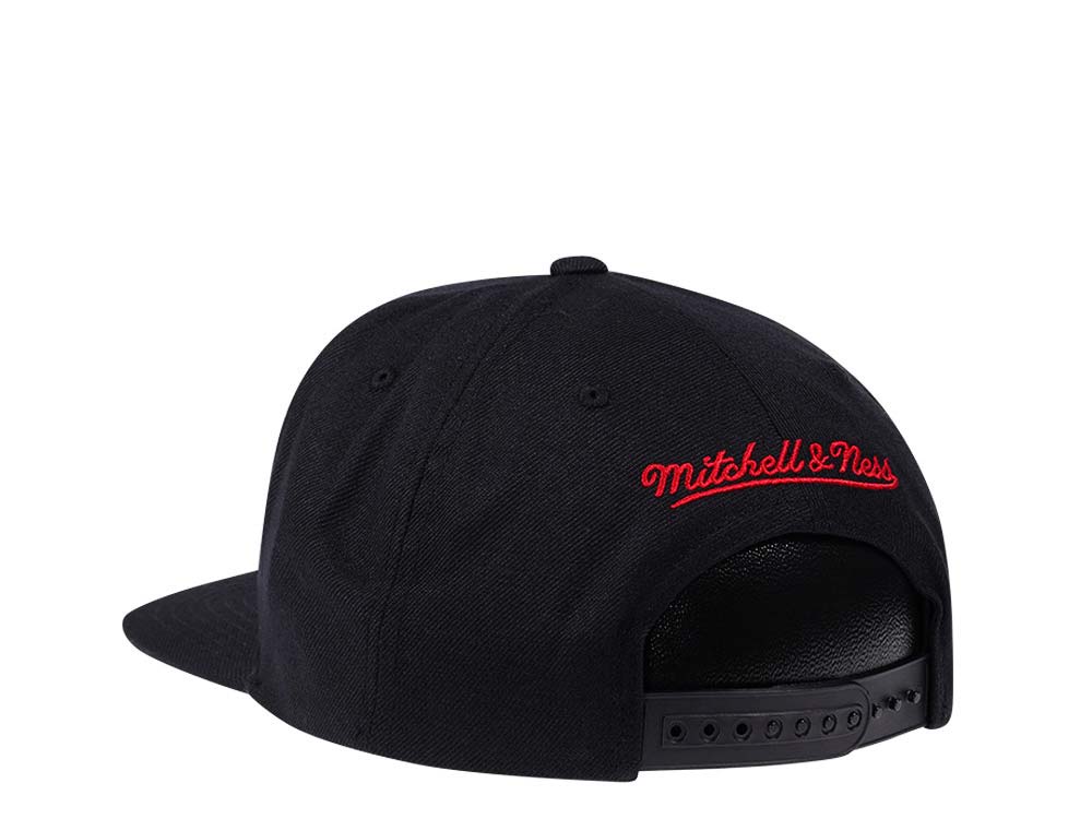 Mitchell & Ness Chicago Bulls Black Zig Zag Satin Undervisor Snapback Cap