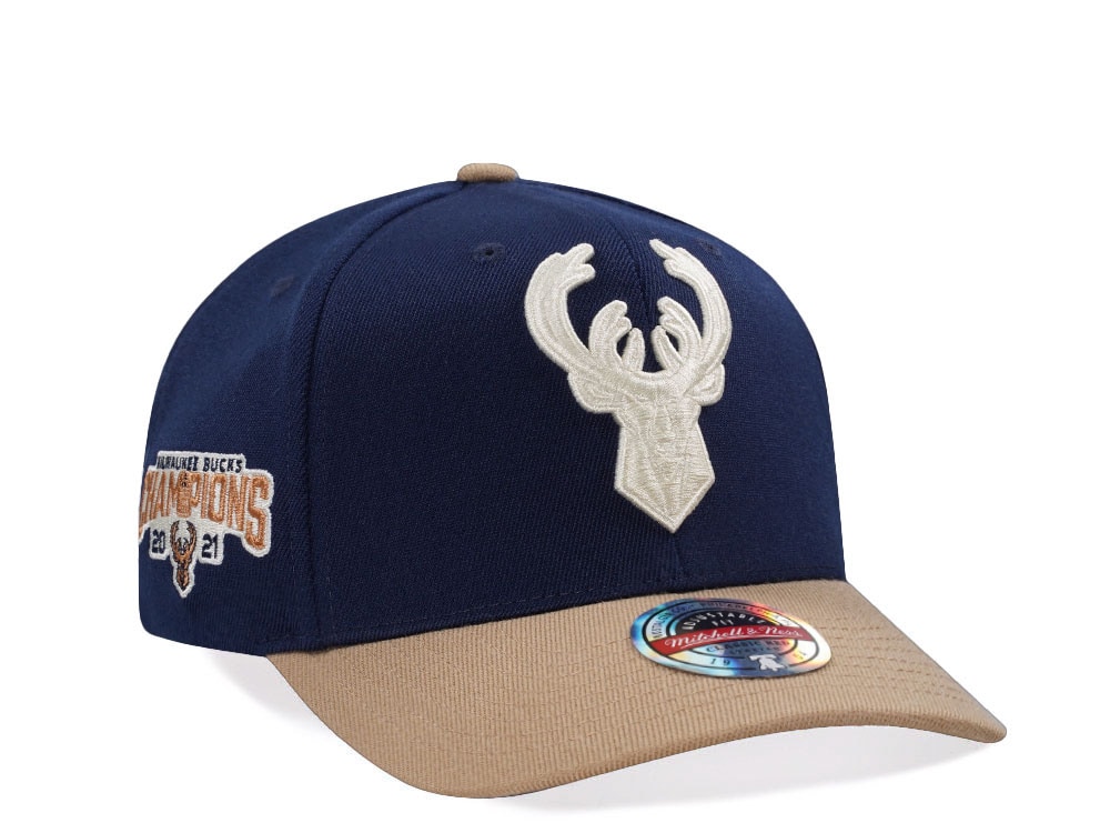 Mitchell & Ness Milwaukee Bucks Sand Storm Classic Red Stretch Snapback Cap