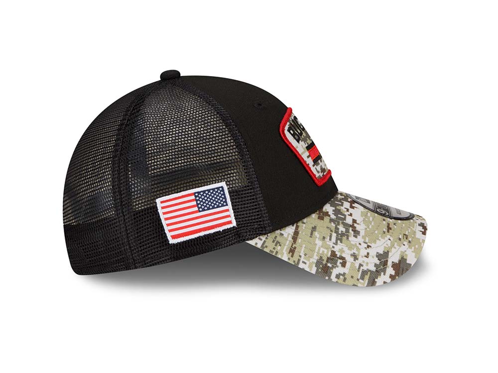 New Era Tampa Bay Buccaneers Salute to Service 21 9Forty Trucker Snapback Cap