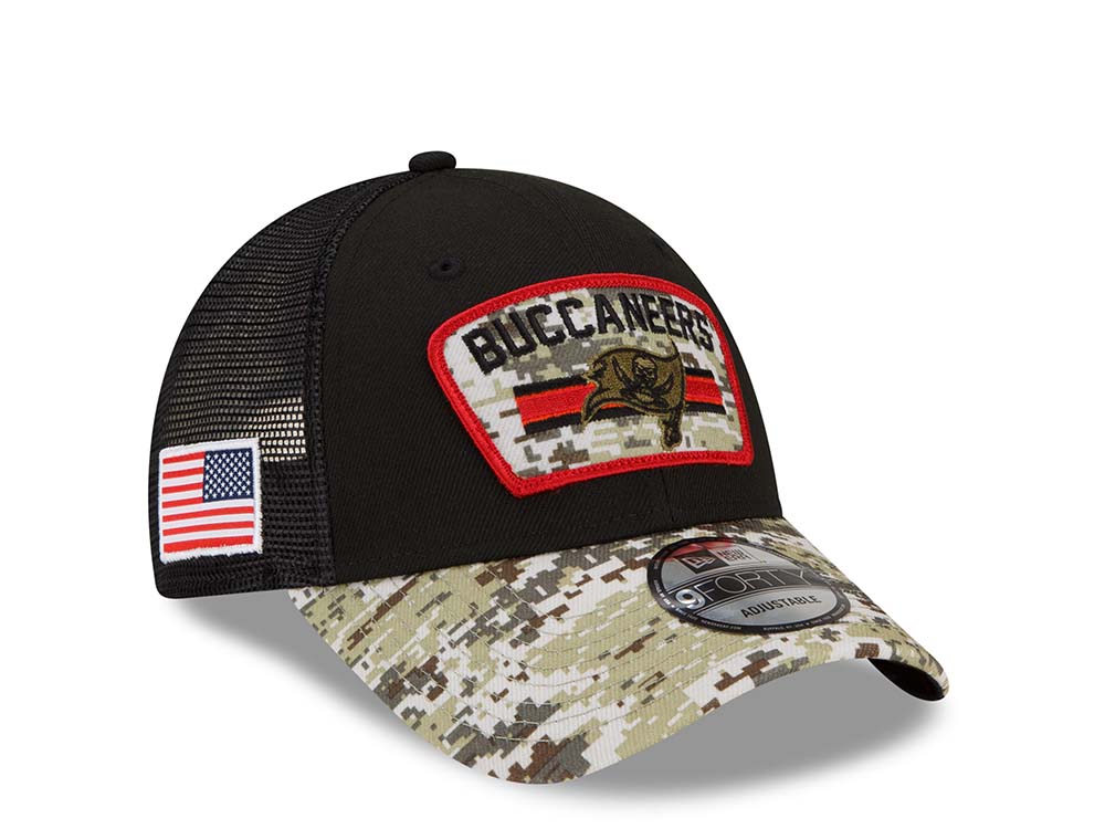 New Era Tampa Bay Buccaneers Salute to Service 21 9Forty Trucker Snapback Cap
