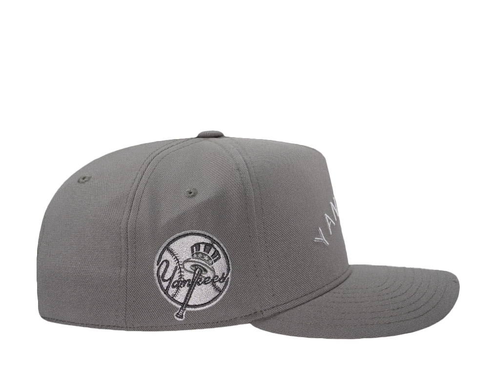 Nike New York Yankees Dri-Fit Rise Olive Edition Snapback Cap