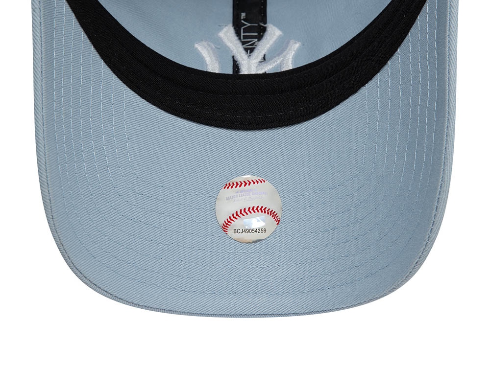 New Era New York Yankees League Essential Pale Blue 9Twenty Strapback Cap